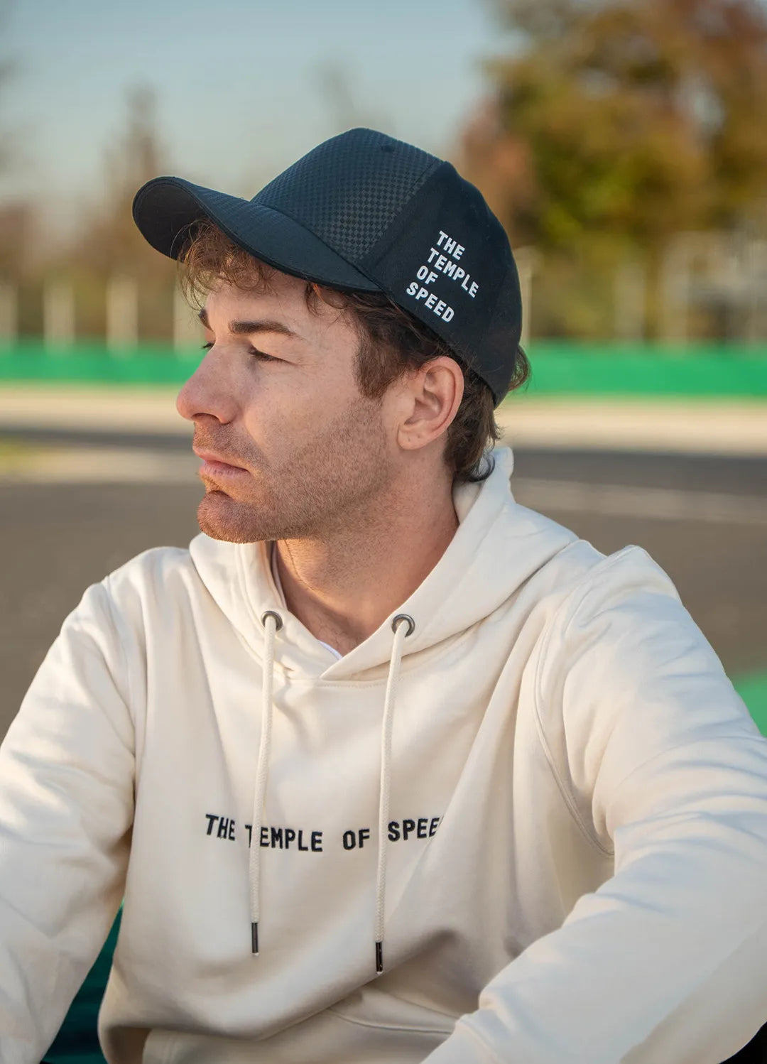 CAPPELLO “CARBON LOOK” - NERO