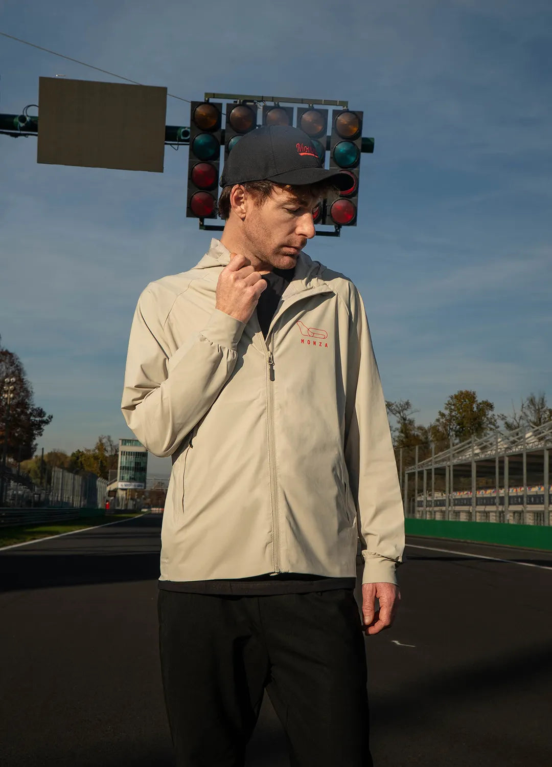 GIACCA LEGGERA WATER REPELLENT “THE TEMPLE OF SPEED” - BEIGE