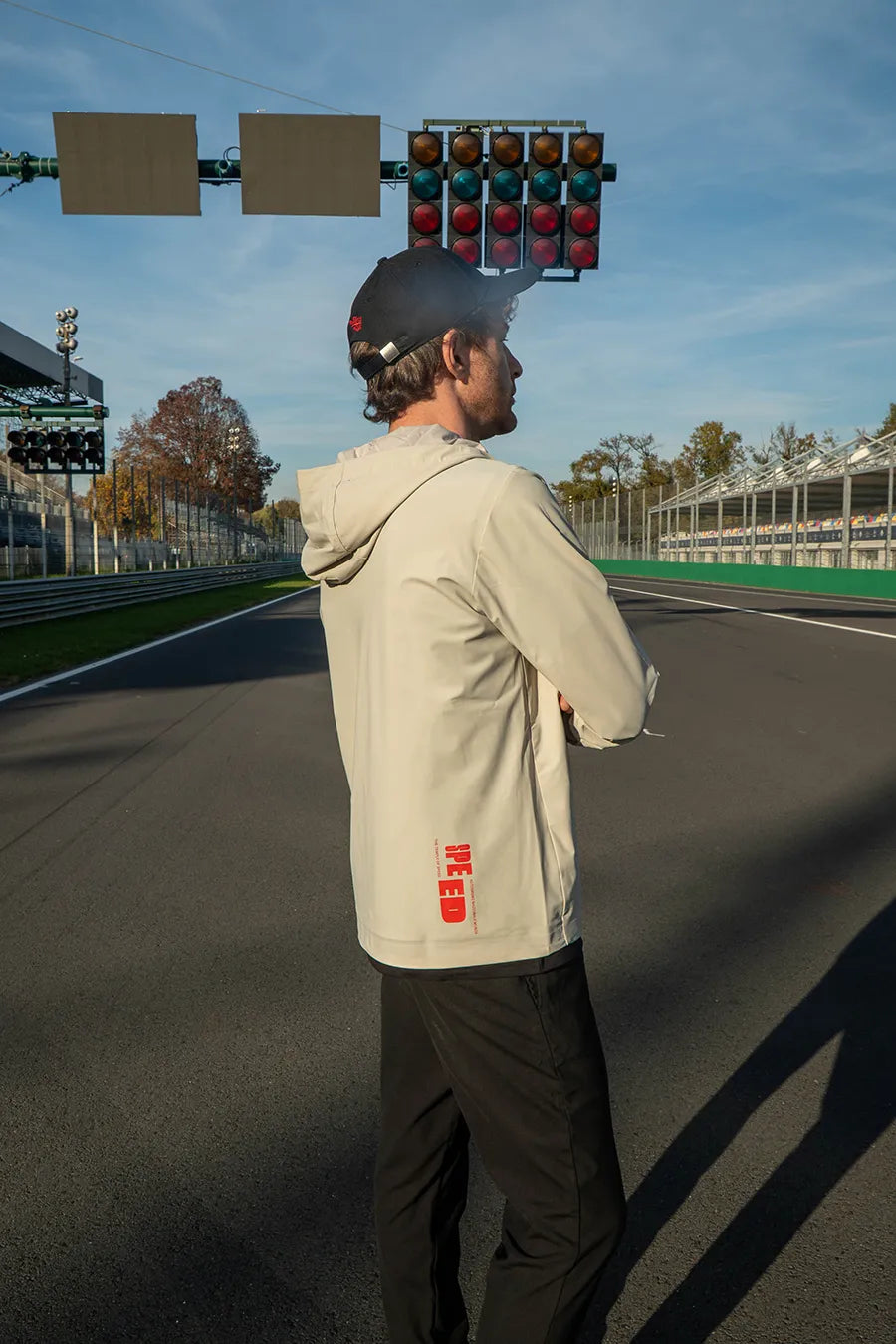 GIACCA LEGGERA WATER REPELLENT “THE TEMPLE OF SPEED” - BEIGE