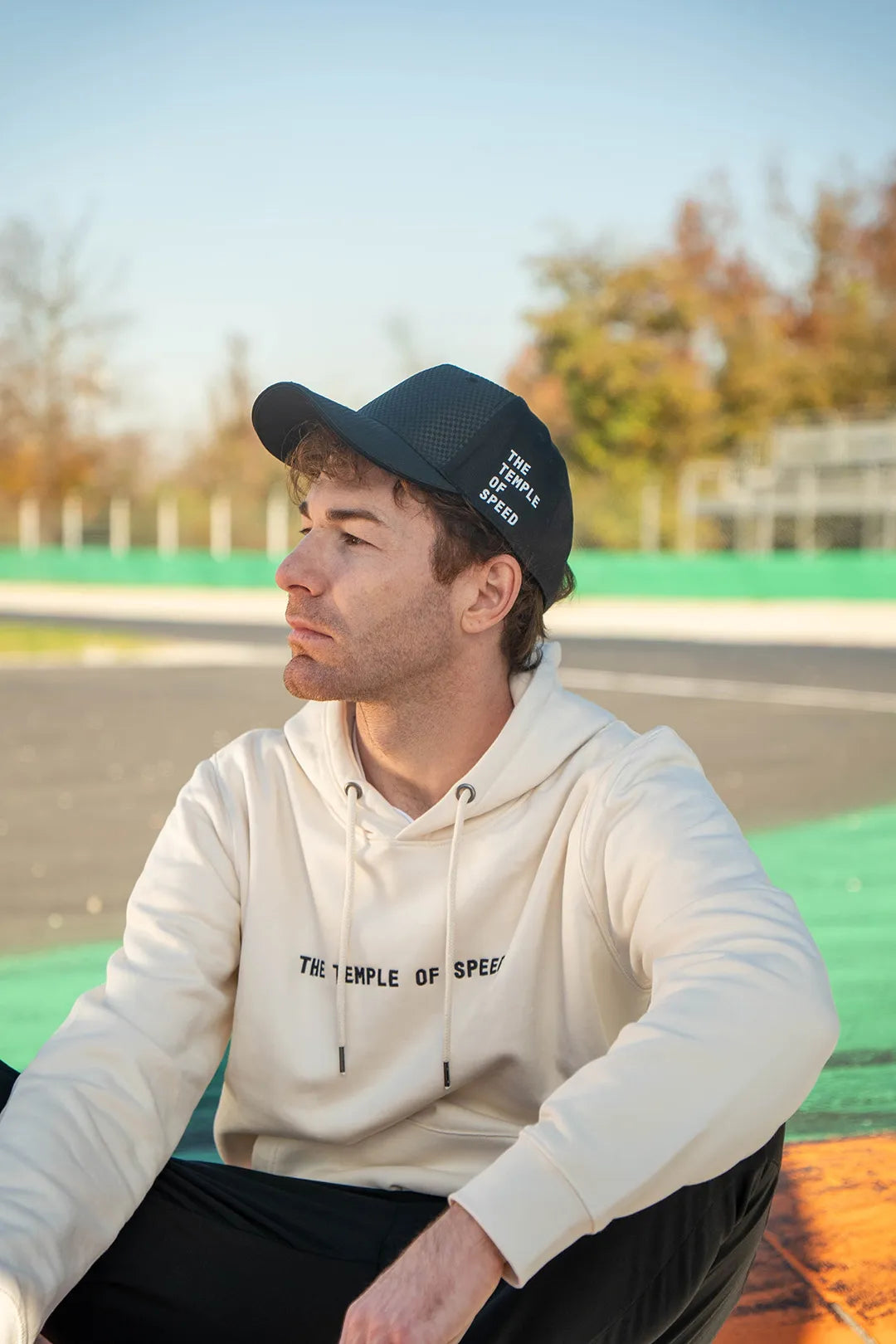 FELPA "THE TEMPLE OF SPEED" - BEIGE