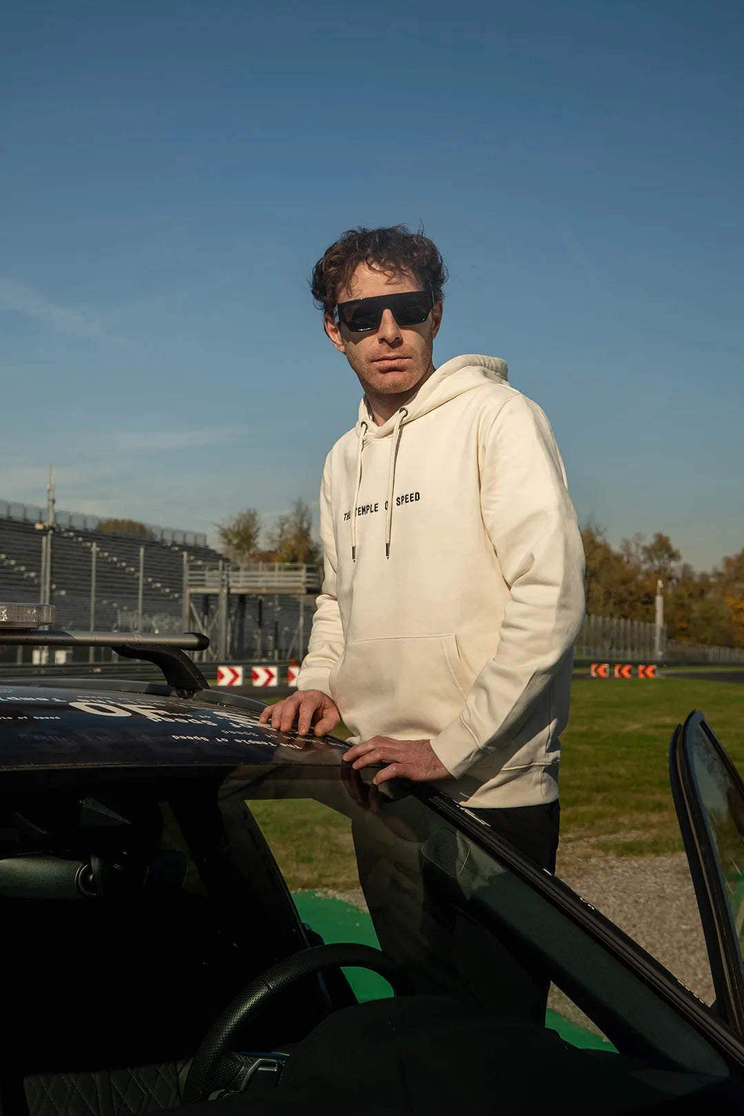 FELPA "THE TEMPLE OF SPEED" - BEIGE