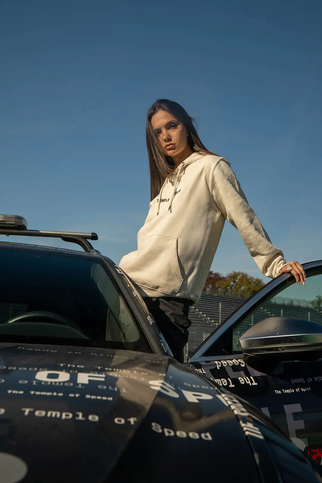 FELPA "THE TEMPLE OF SPEED" - BEIGE