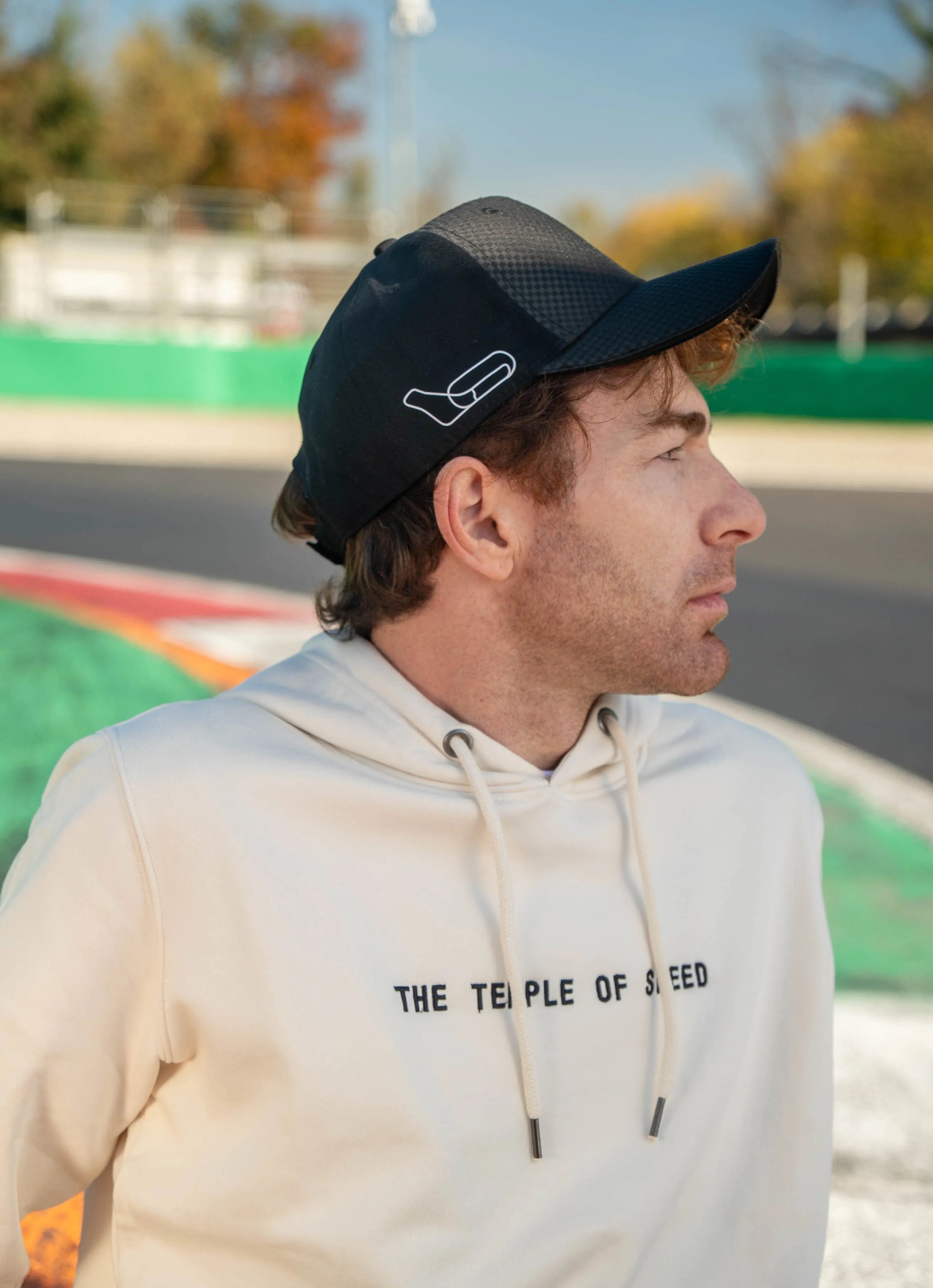 CAPPELLO “CARBON LOOK” - NERO