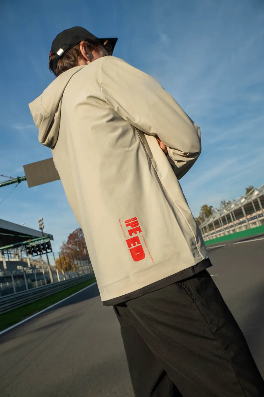 GIACCA LEGGERA WATER REPELLENT “THE TEMPLE OF SPEED” - BEIGE