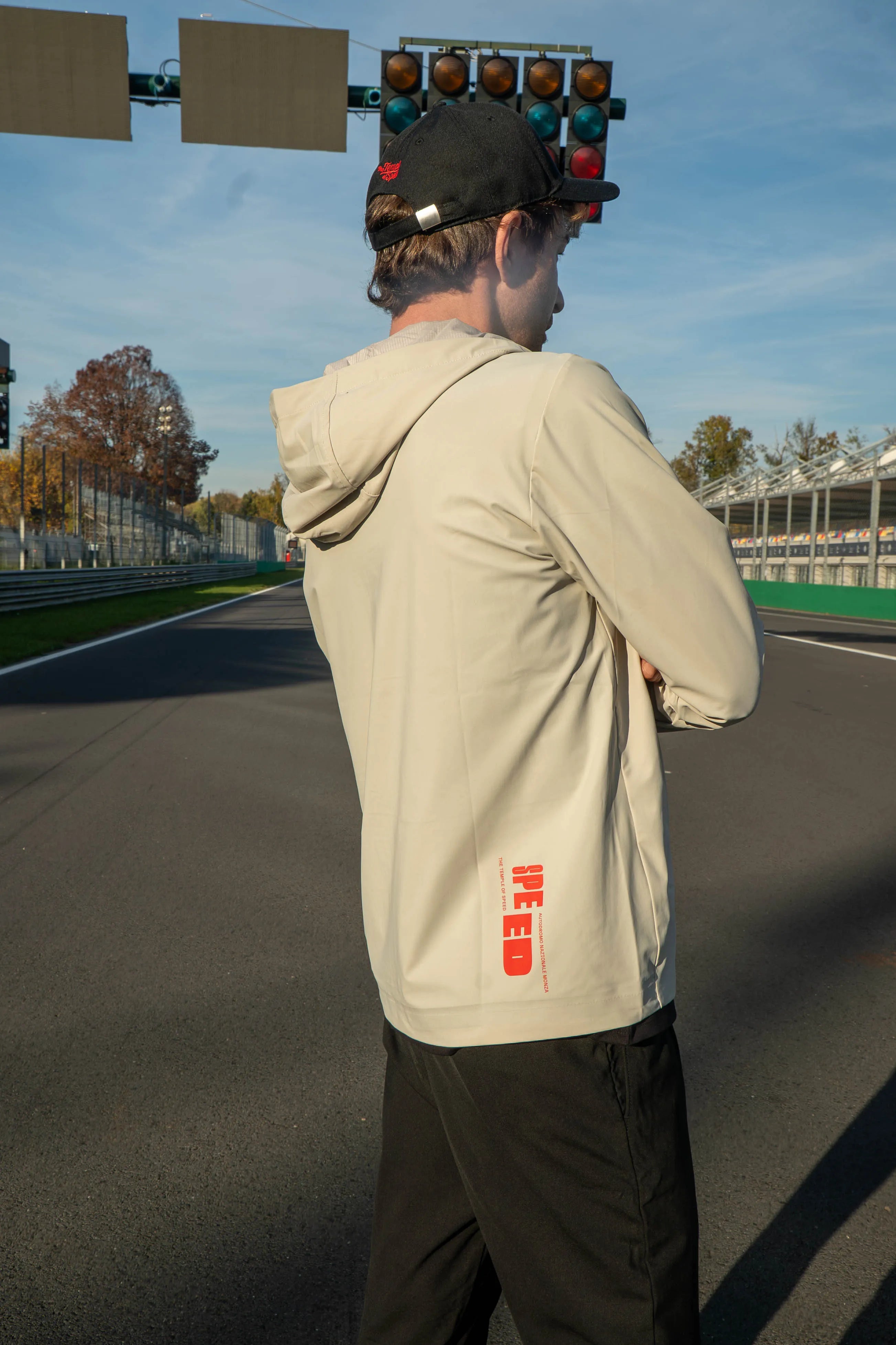 GIACCA LEGGERA WATER REPELLENT “THE TEMPLE OF SPEED” - BEIGE